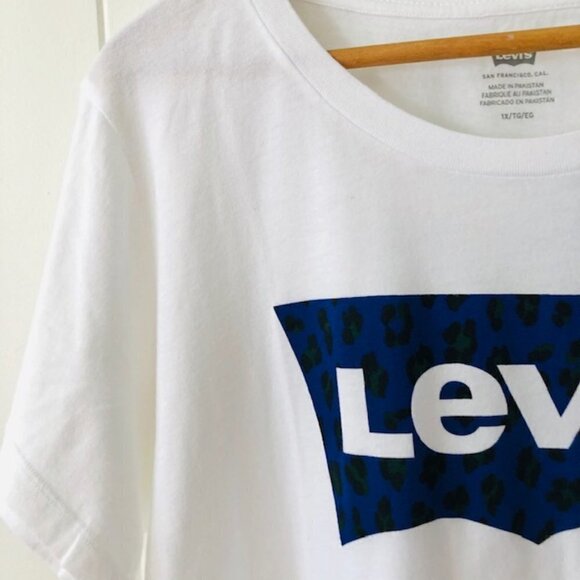 Levis Womens White T-Shirt Leopard Batwing Logo 1X - Picture 7 of 11